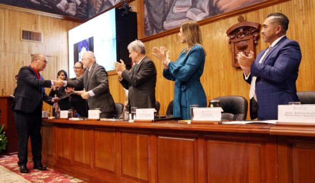 Entrega de medalla María Latigo ediciones 2020- y 2021